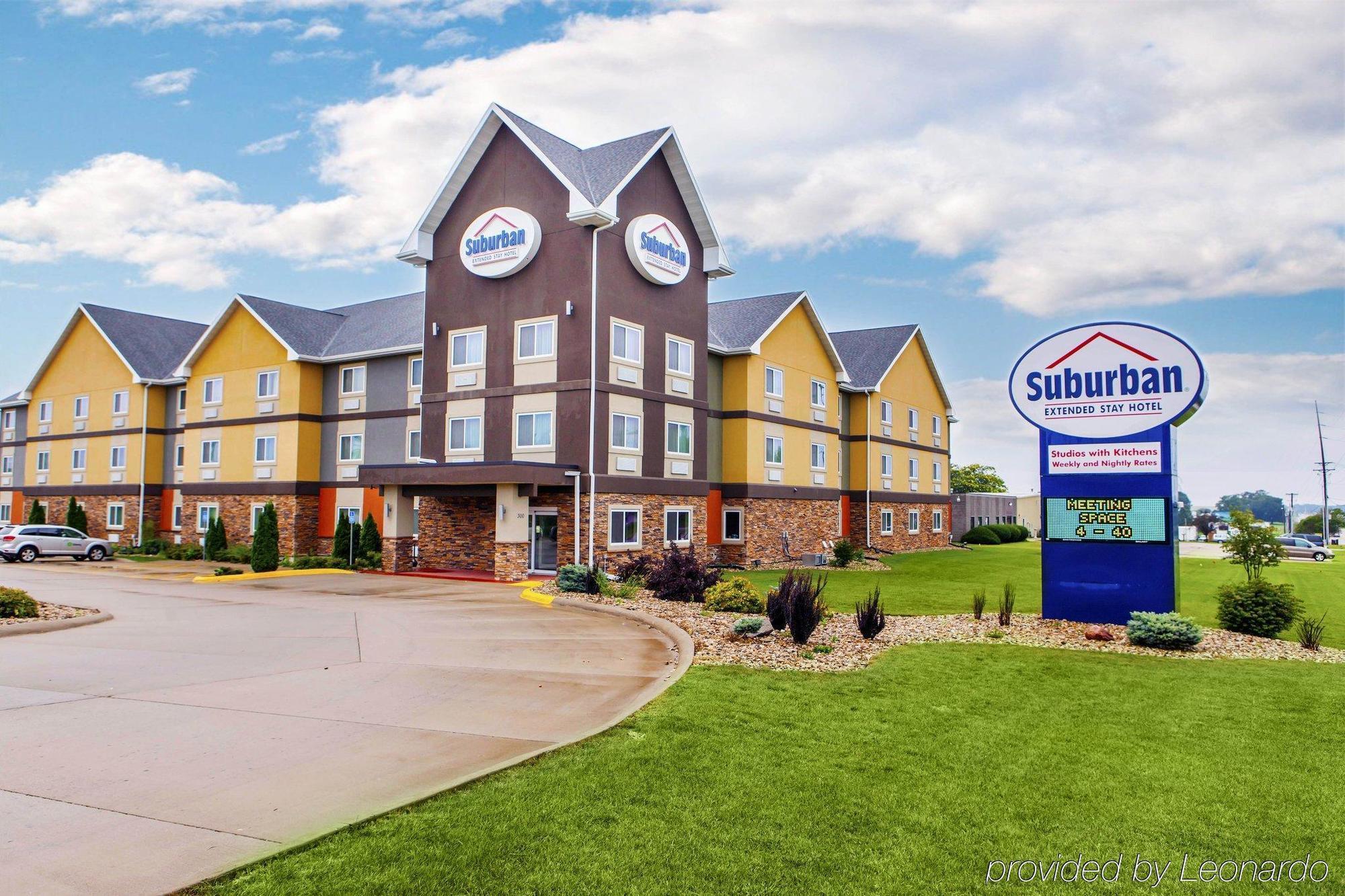 Suburban Studios Cedar Falls Bagian luar foto