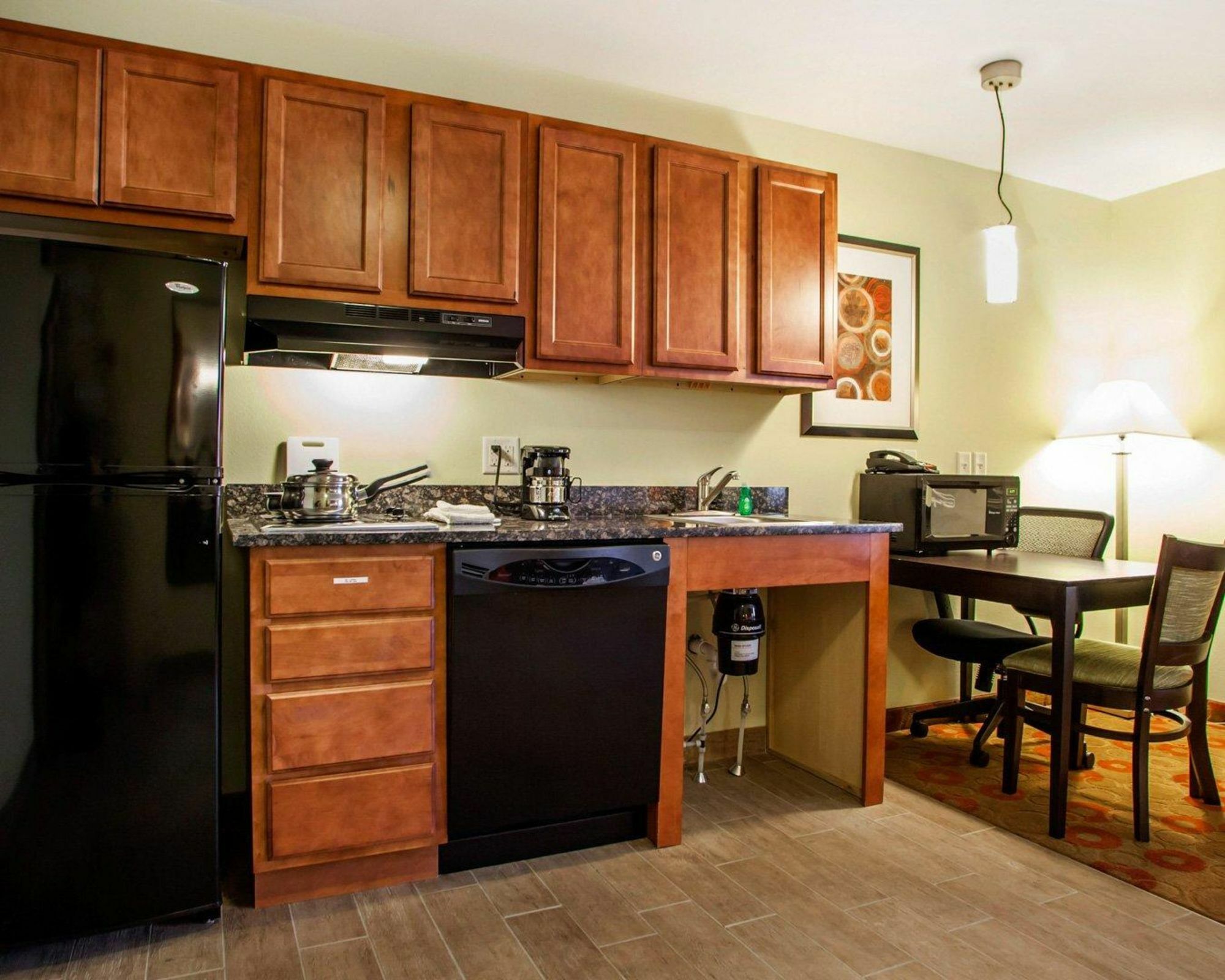 Suburban Studios Cedar Falls Bagian luar foto