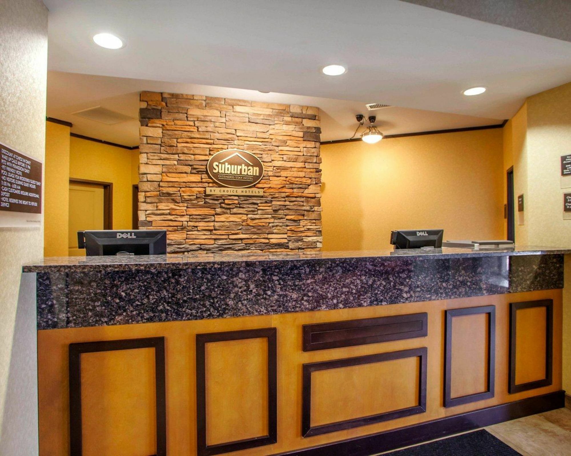 Suburban Studios Cedar Falls Bagian luar foto