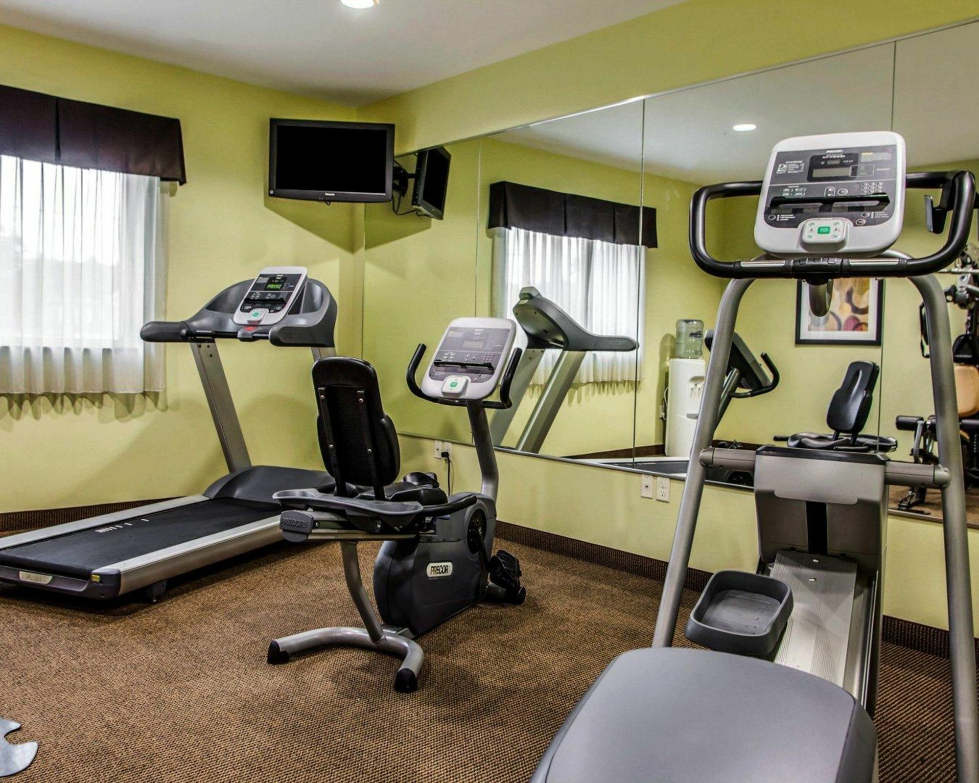 Suburban Studios Cedar Falls Bagian luar foto